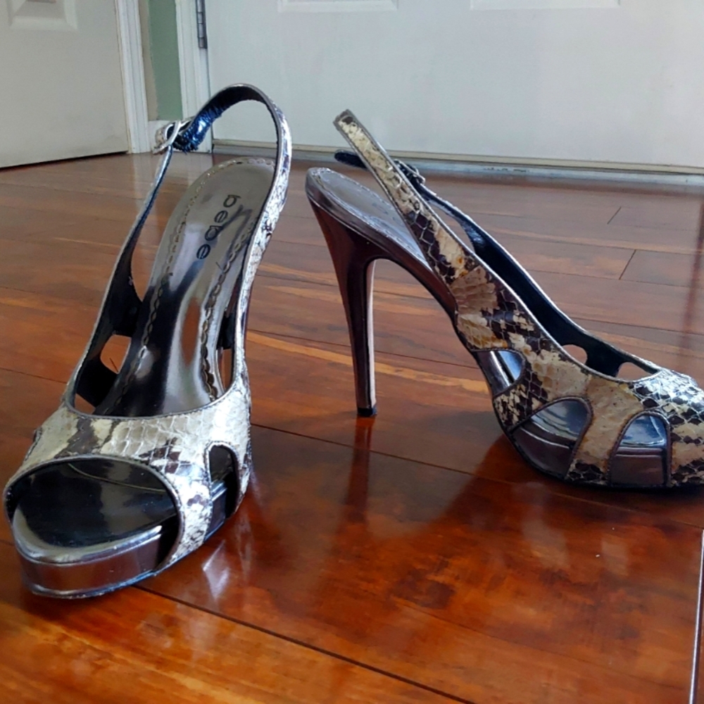 Very fun and sexy BEBE neutral color metallic heels